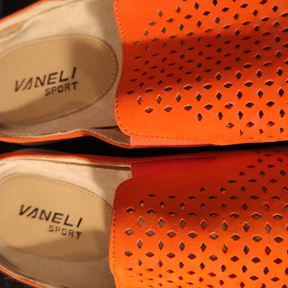 Van Eli Sport Mules - Picture 2 of 6